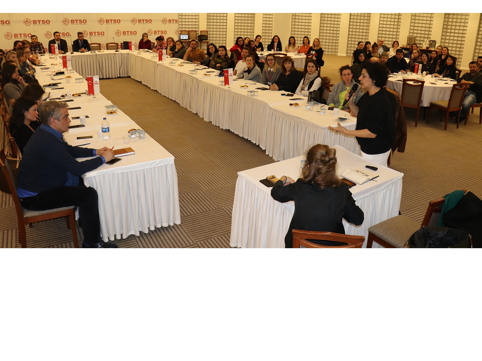 ÜNLÜ TASARIMCILAR EV TEKSİLİNDEKİ TRENDLERİ ANLATTI…